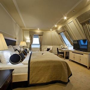 Wilson Junior Suite including daily refilled mini bar